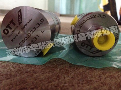 OTT-JAKOB夾具中自動夾具可分為SK、HKS、PSC等幾個系列。在經(jīng)過標(biāo)準(zhǔn)化后，HSK已成為機(jī)床技術(shù)領(lǐng)域的標(biāo)準(zhǔn)接口。隨著表面和錐銷設(shè)備的相互匹配，HSK夾持系統(tǒng)可為高精度加工效果提供理想前提，并確保微米范圍內(nèi)的持續(xù)一致性。相比于SK，HSK的結(jié)構(gòu)更短、更輕，由此可以更為快速地進(jìn)行換刀，并可實(shí)現(xiàn)更高的轉(zhuǎn)速。得益于高度的拉力、出色的剛性和最佳扭矩傳遞，HSK同樣適用于中型切削加工。深圳市華聯(lián)歐國際貿(mào)易有限公司專業(yè)代理進(jìn)口OTT-JAKOB夾具全系列產(chǎn)品，公司于2015年成立德國分公司，原廠采購，價(jià)格上更有優(yōu)勢。我們致力于以超低的價(jià)格為國內(nèi)客戶引進(jìn)國外先進(jìn)的自動化備件，公司成立以來不斷的發(fā)展壯大，已成立德國公司及香港公司，為客戶提供進(jìn)口備件的一站式體驗(yàn)服務(wù)，報(bào)價(jià)快，價(jià)格好，貨期短，所有產(chǎn)品保證原裝正品，假一賠十!我們只做原裝進(jìn)口產(chǎn)品，我們的目標(biāo)是要成為客戶唯一信任的企業(yè)。歡迎新老客戶詢價(jià)咨詢。
