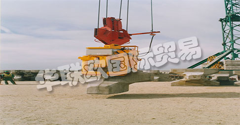 ACIMEX于1971年在法國(guó)創(chuàng)立，在鋼鐵和機(jī)械工業(yè)服務(wù)領(lǐng)域首次獲得法國(guó)在夾持和提升金屬板和鋼板領(lǐng)域的聲譽(yù)。該公司隨后擴(kuò)展了其在混凝土和管道領(lǐng)域的專業(yè)知識(shí)和技能。